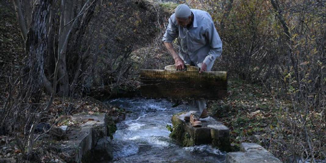 75 yaşında ata mirası çarkları döndürüyor! Bir köyün ihtiyacını o karşılıyor: 200 yıllık mirasa sahip çıkıyor 4